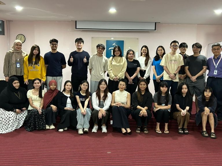 当代艺术与创意职业分享会走进世纪大学校园