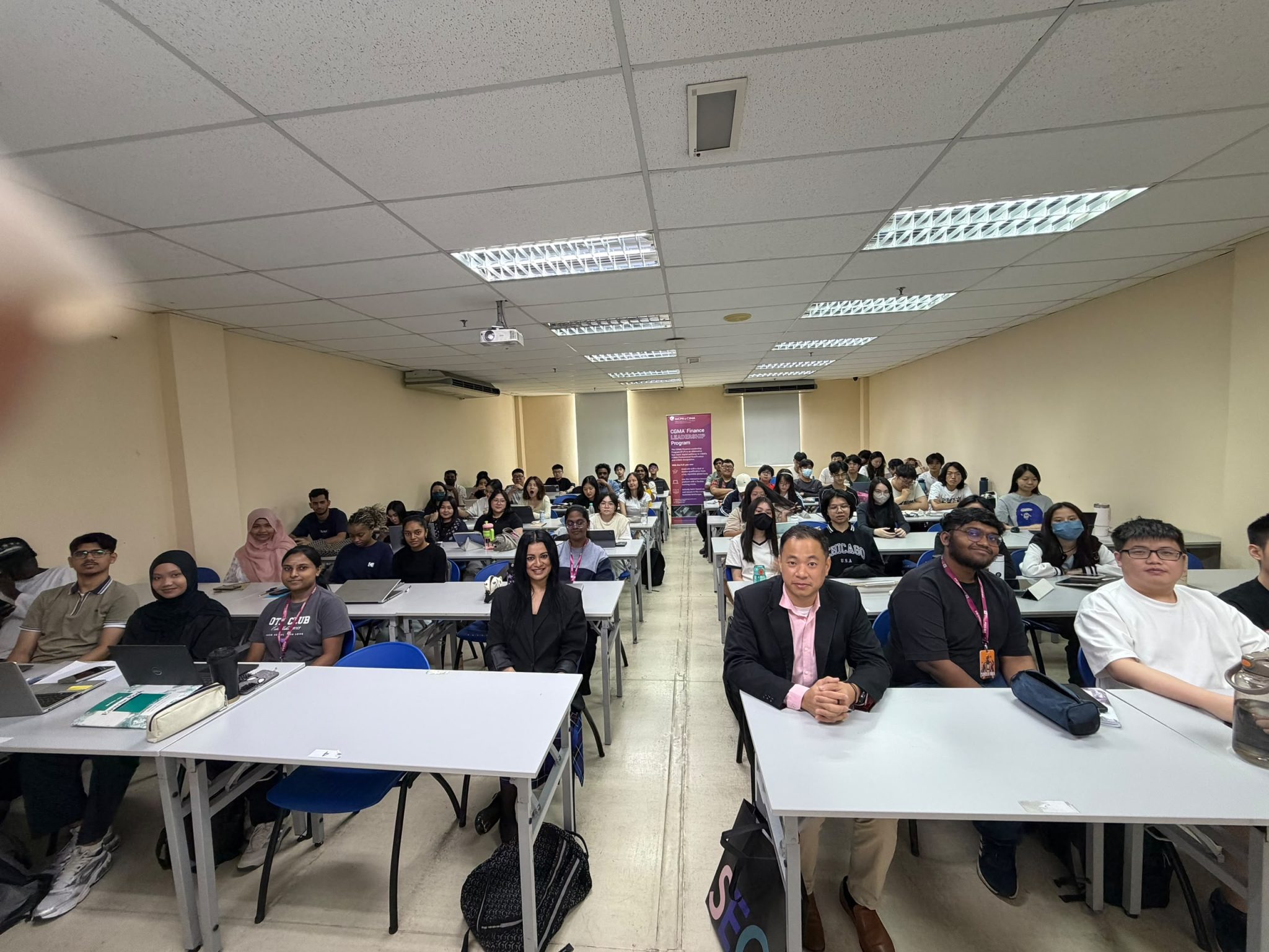 世纪大学学生走近CIMA，了解会计金融职业路径